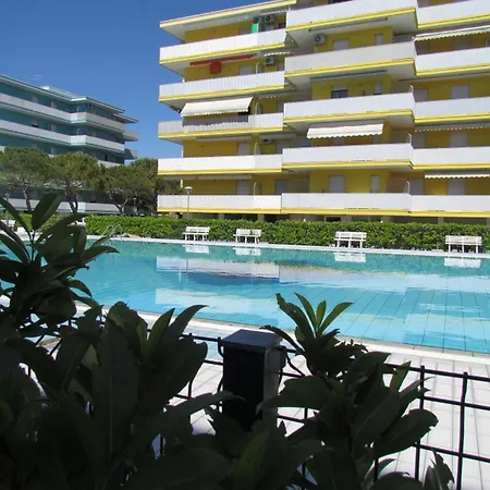 Enjoy A Flat Surrounded By Pools بيبيوني