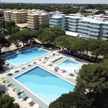Enjoy A Flat Surrounded By Pools
