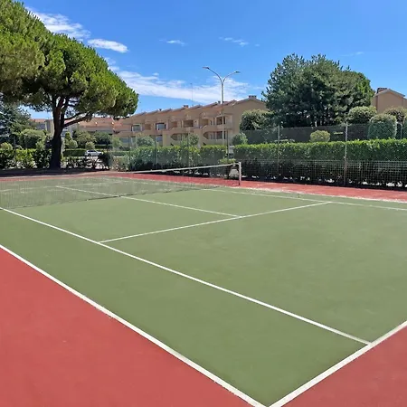 Enjoy A Flat Surrounded By Pools Lägenhet *