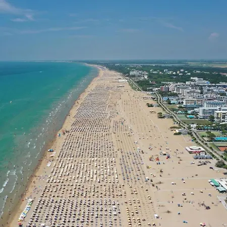 Apartament Enjoy A Renovated Flat Surrounded By Pools Bibione