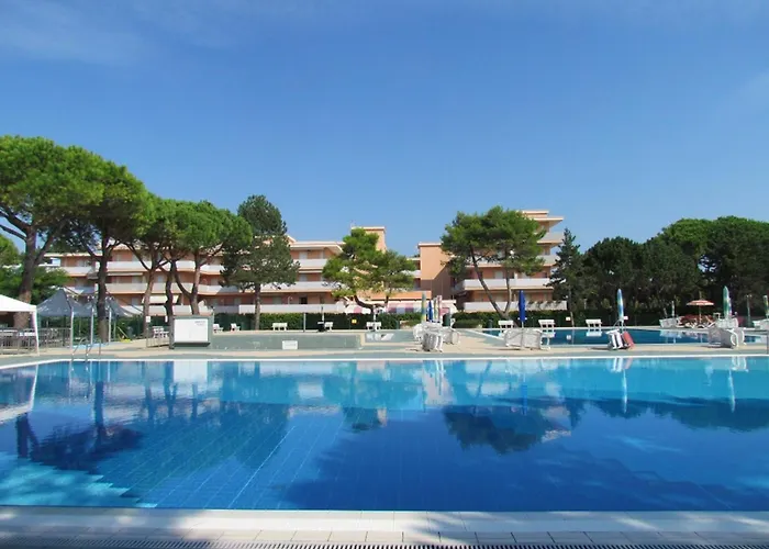 Enjoy A Flat Surrounded By Pools